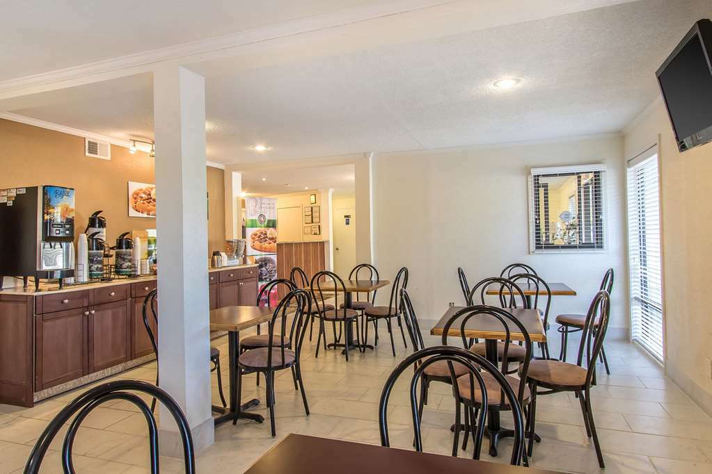 Quality Inn Cleveland Restoran gambar